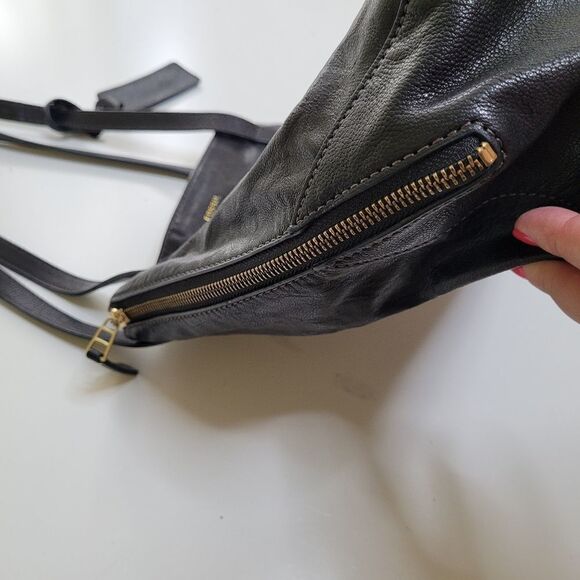 FOSSIL EXPANDABLE ZIP LEATHER BLACK TRIANGLE PURSE SHOULDER TRAVEL BAG - Picture 7 of 15